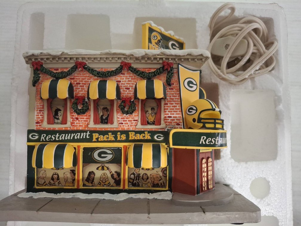 Hawthorne Village Packers 'Pack Is Back' Restaurant