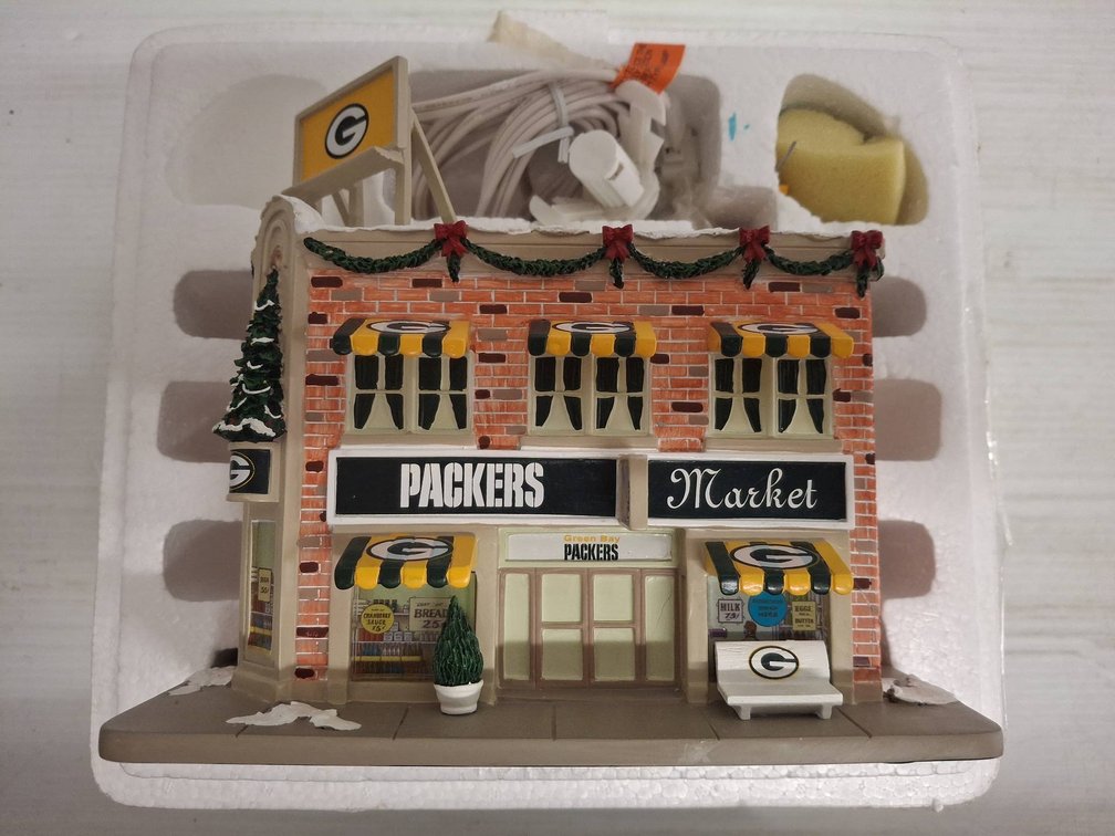 Hawthorne Village Packers Market Lighted Building