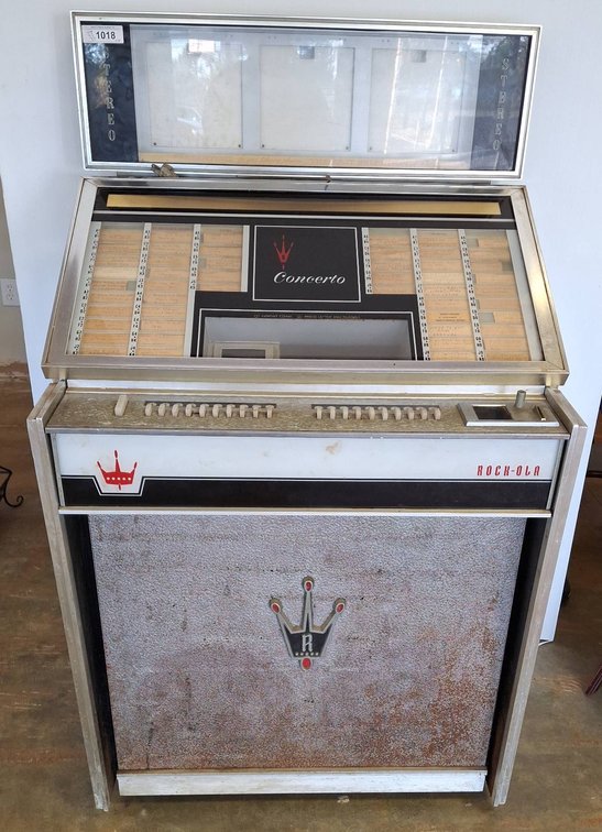 Rock-Ola Concerto Jukebox 31x23x53