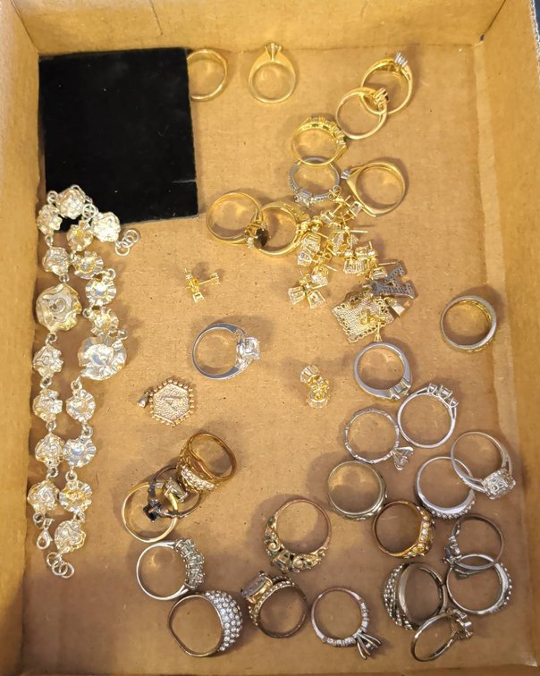 Costume Jewelry Rings & Bracelets Lot