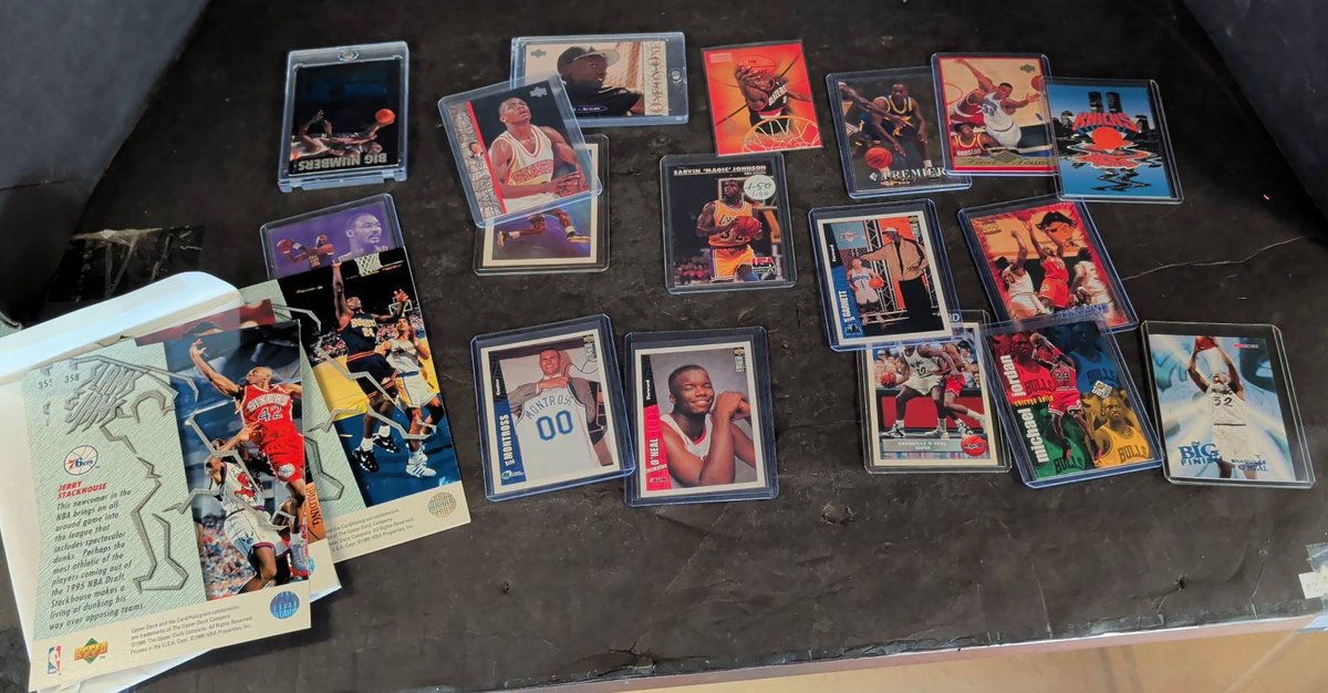 Basketball Trading Card Lot, 16 Pieces