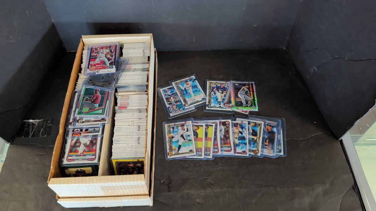 Large Baseball Trading Card Collection Assortment