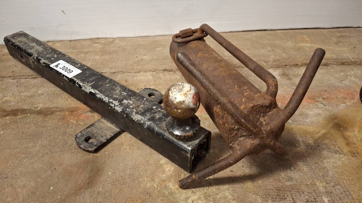 Hitch Receiver Ball Mount & Manual Tire Bead Breaker