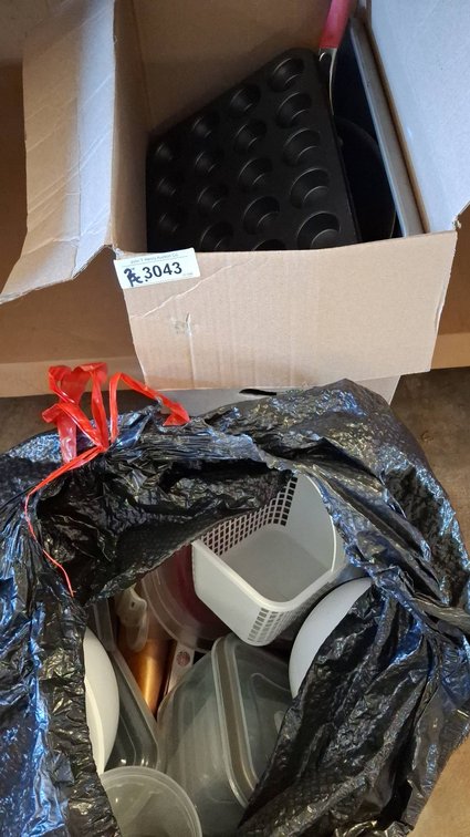 Kitchenware: Pans, Bakeware, Storage
