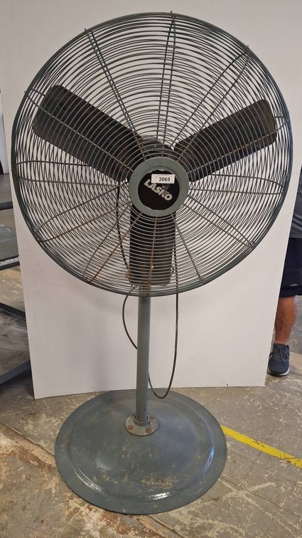 Lasko NSC-243 30" Industrial Pedestal Fan