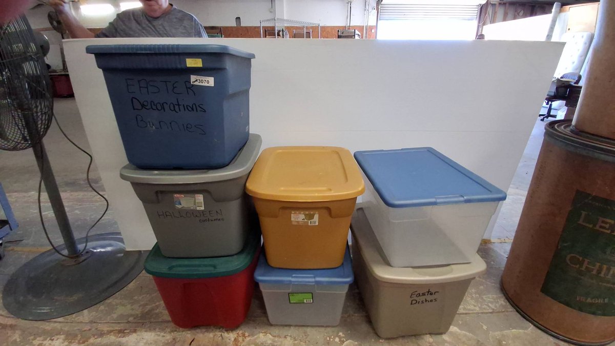 Storage Totes Holiday Decor Contents