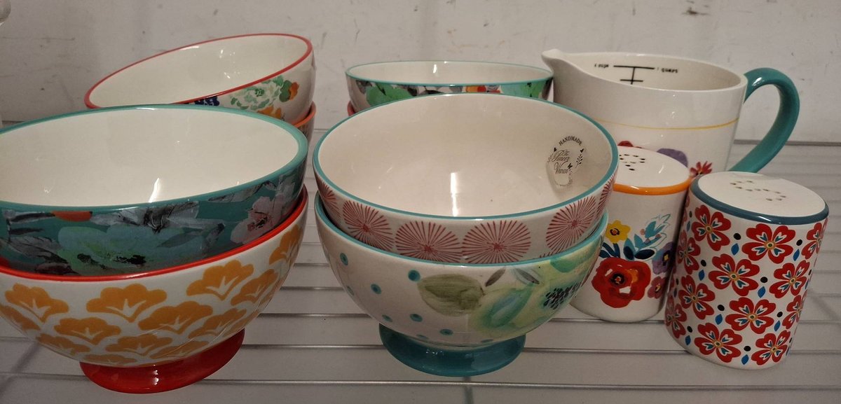 Pioneer Woman Bowl Set, Measuring Cup, Shakers