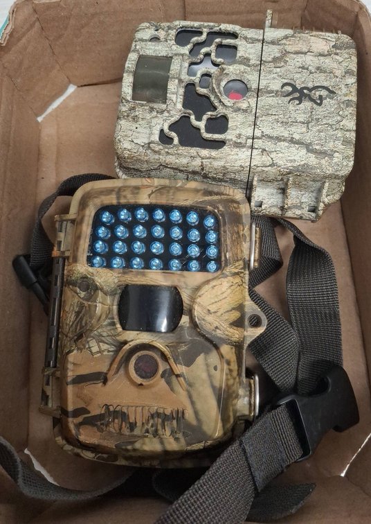 2 Trail Cameras Browning BTC-6HD & UV552