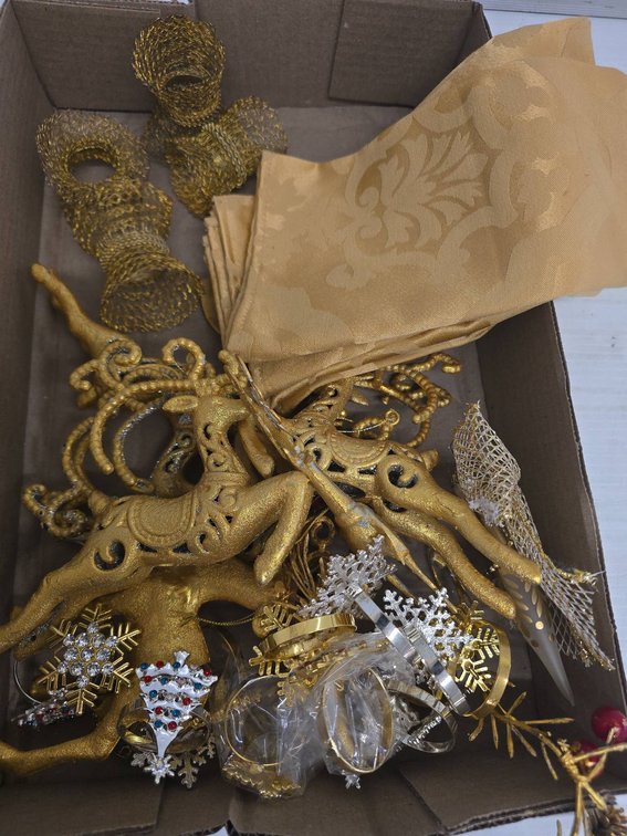 Gold Holiday Decor and Napkins Lot