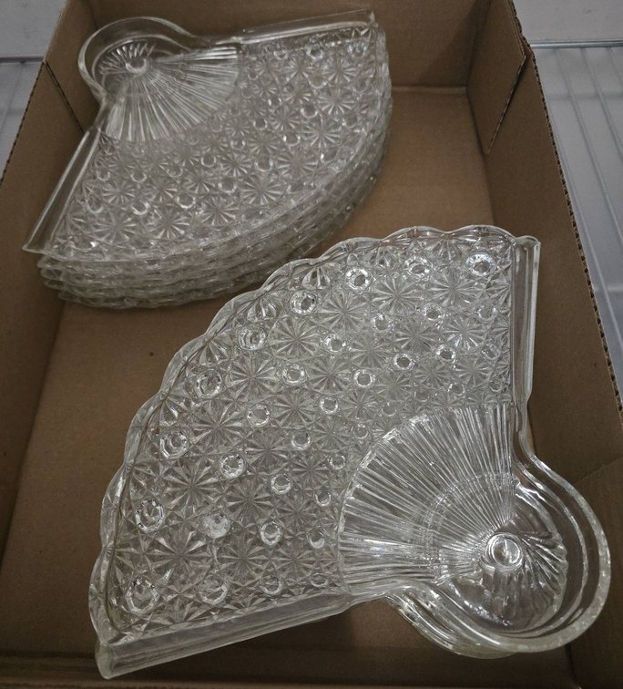 10 Anchor Hocking Fan Luncheon Plates