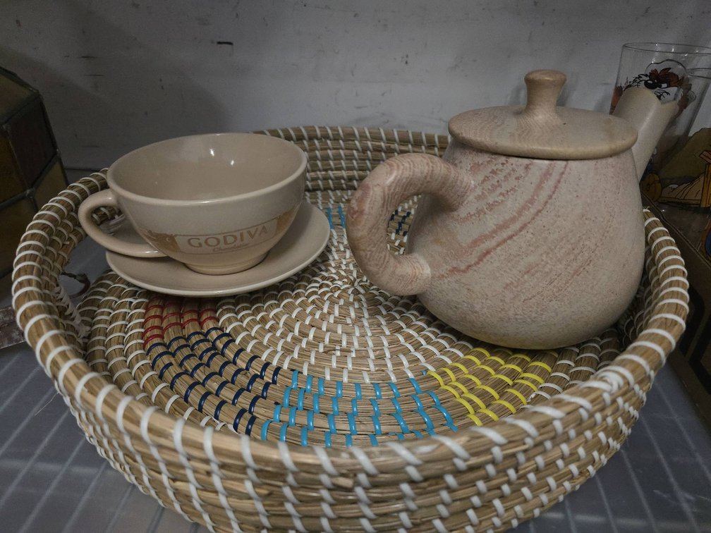 GODIVA Cups With Saucers and Ceramic Teapot Set