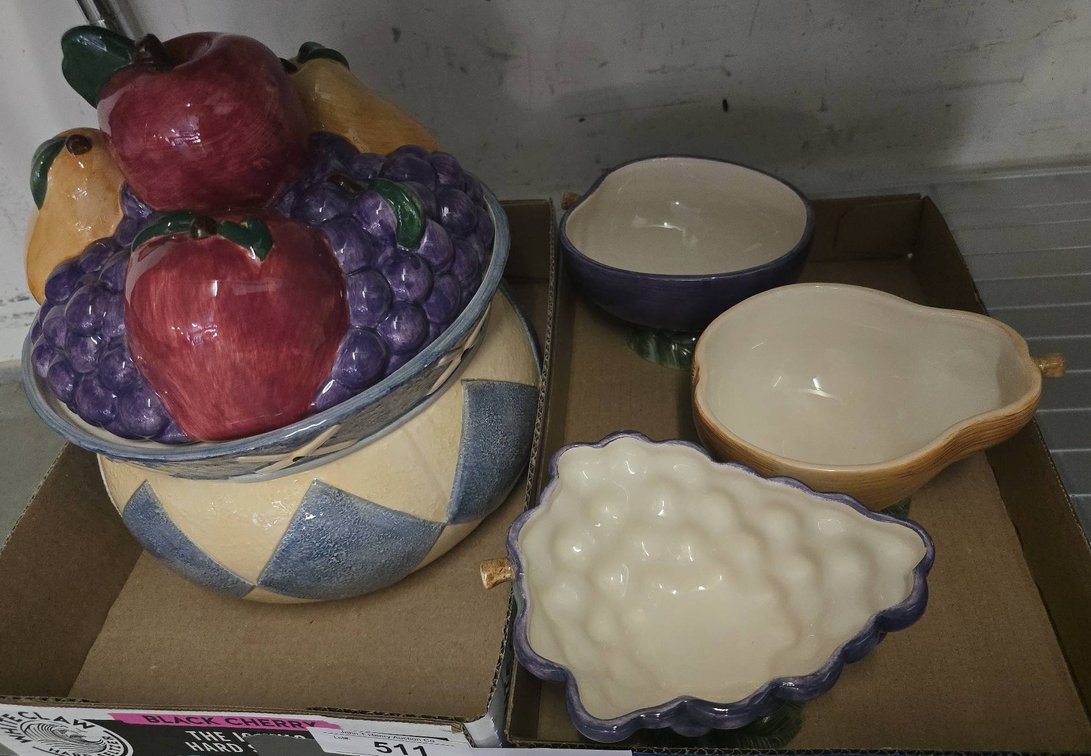 CIC Fruit Ceramic Covered Bowl & 4 Dishes