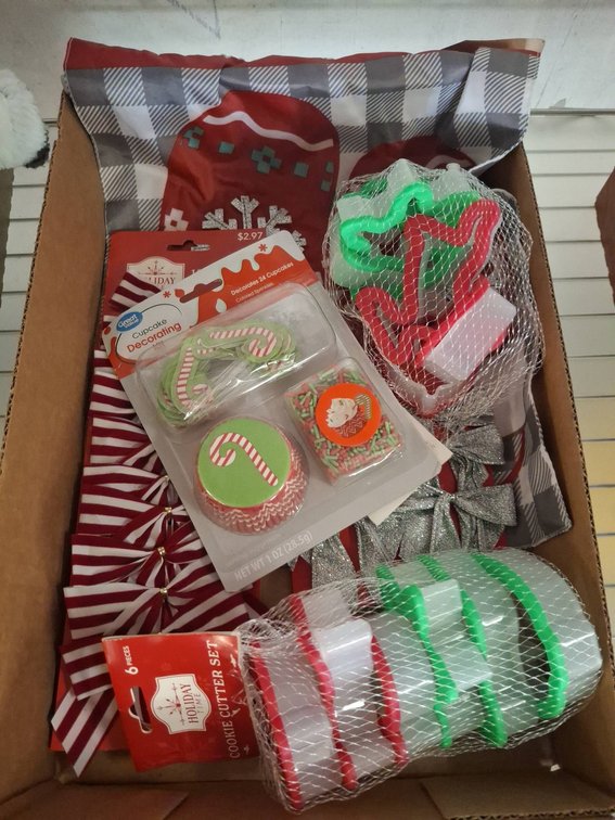 Holiday Baking & Decorating Lot Assortment