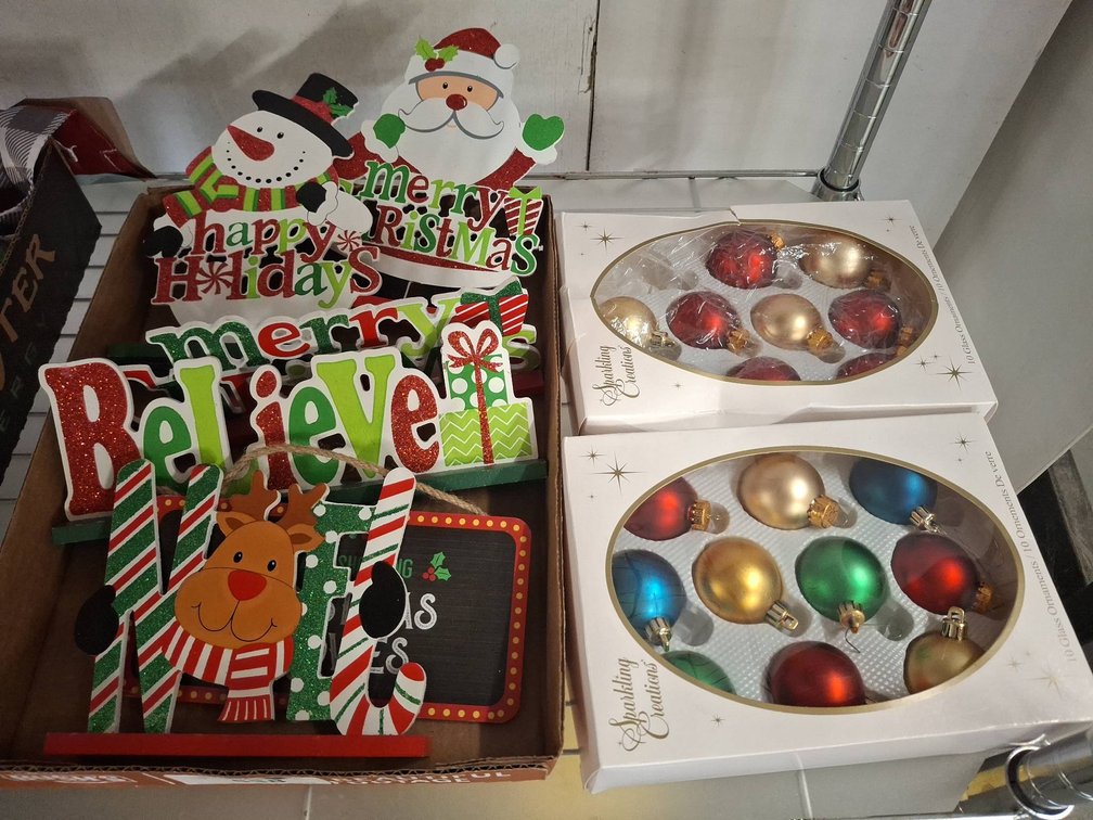 Holiday Decor And Tree Ornaments