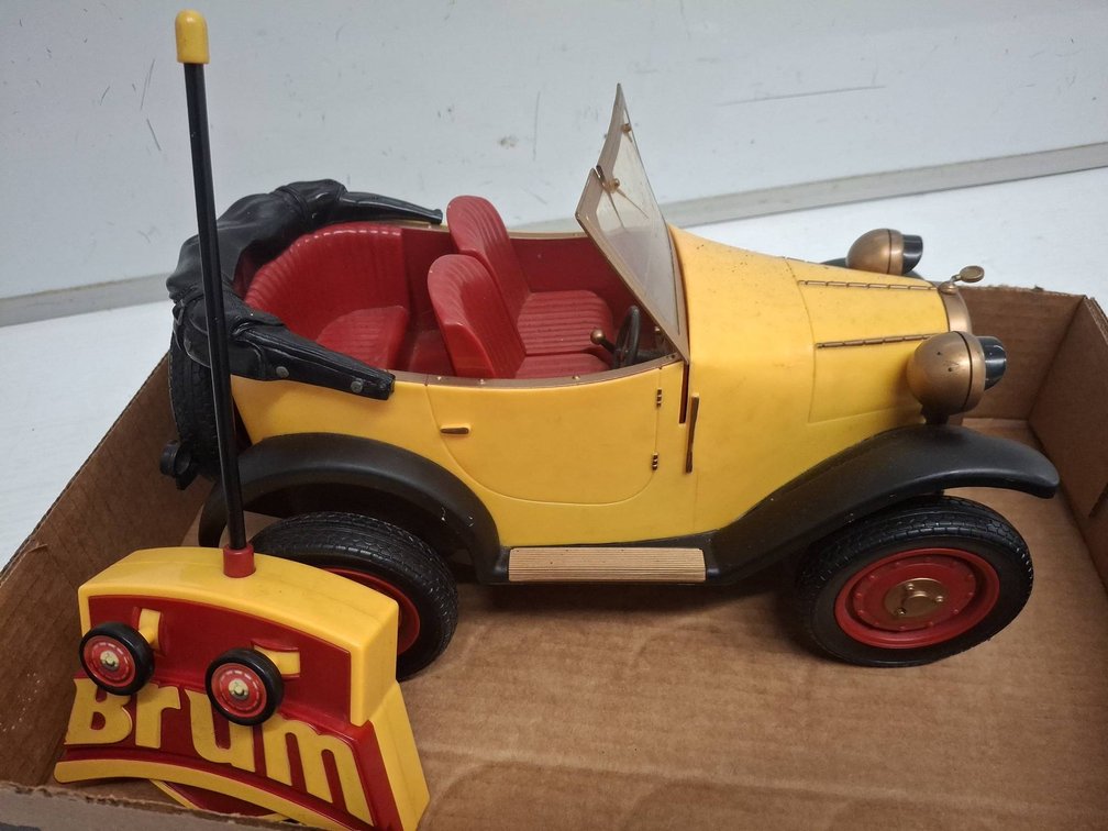 RadioShack Brum Remote Control Car 2003