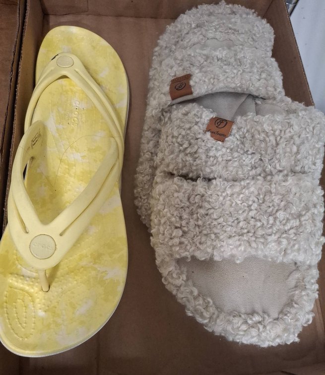 Crocs W7 Flip Flop & EverFoams US 11-12 Slipper