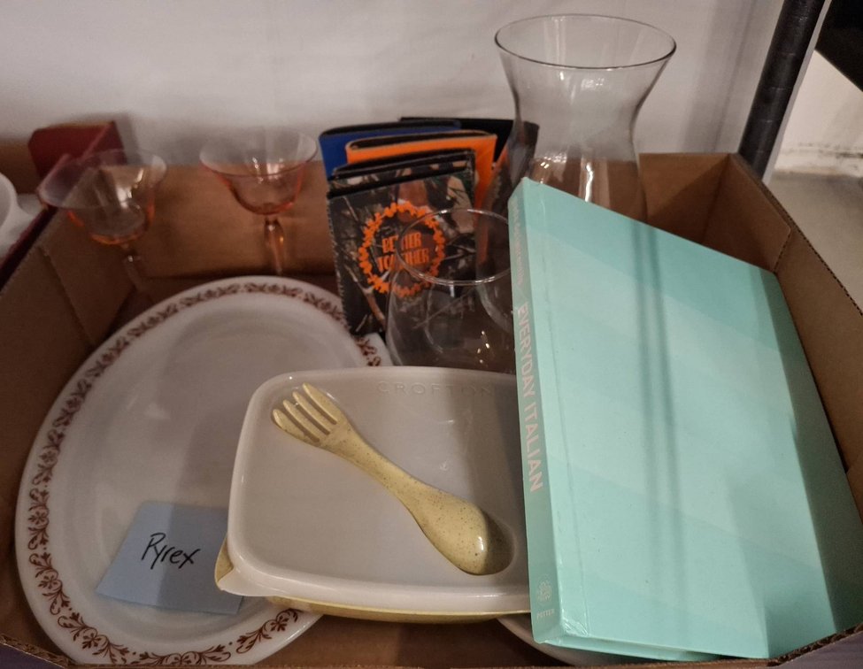 Kitchen Lot: Pyrex, Carafe, Cookbooks