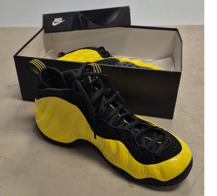 Nike Foamposite Pro Black Yellow Sneakers, Boxed 8 size