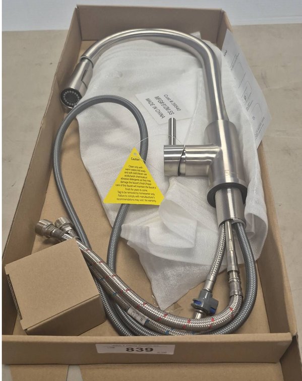 Single Handle Kitchen Faucet W/ Sprayer