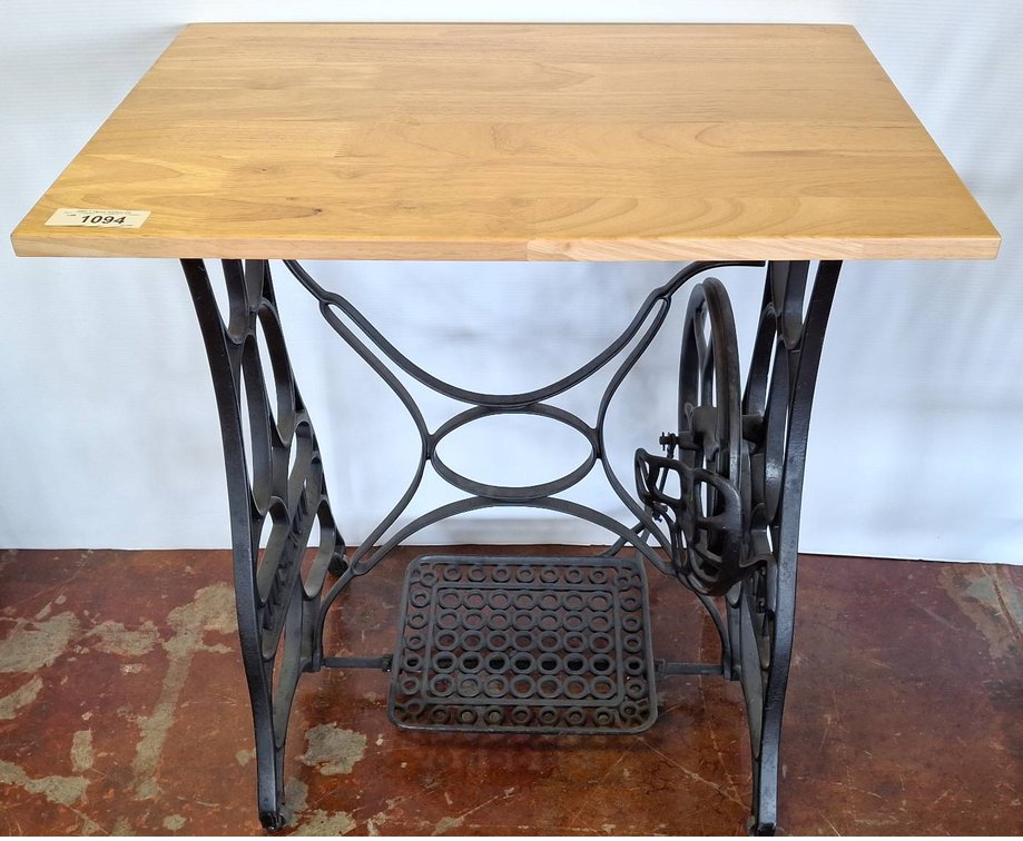 Tuxedo Sewing Machine Base Table 26x18x29"