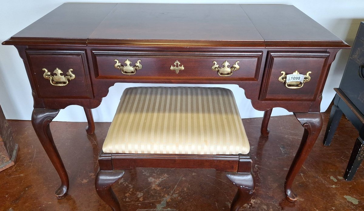 Sumter Vanity Table With Matching Upholstered Bench