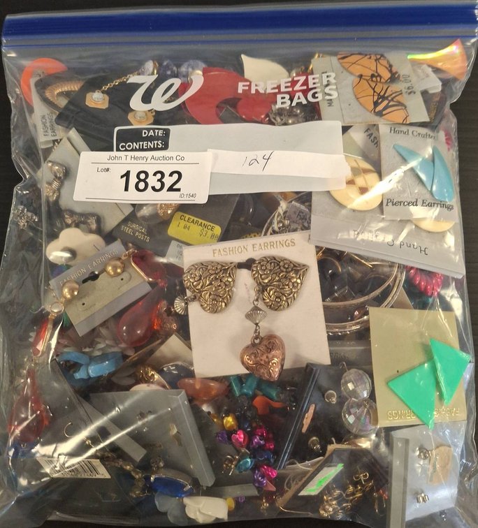 Large Assorted Fashion Earring Lot in Bag