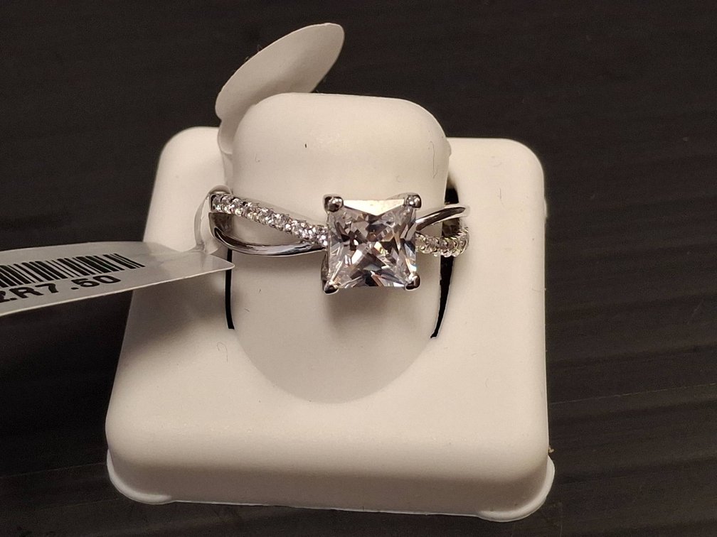Size 9 925 Silver Ring With Center Stone