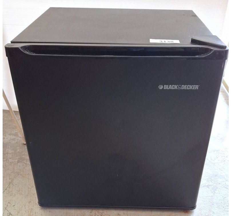 BLACK+DECKER Mini Fridge 19x18x19 Black
