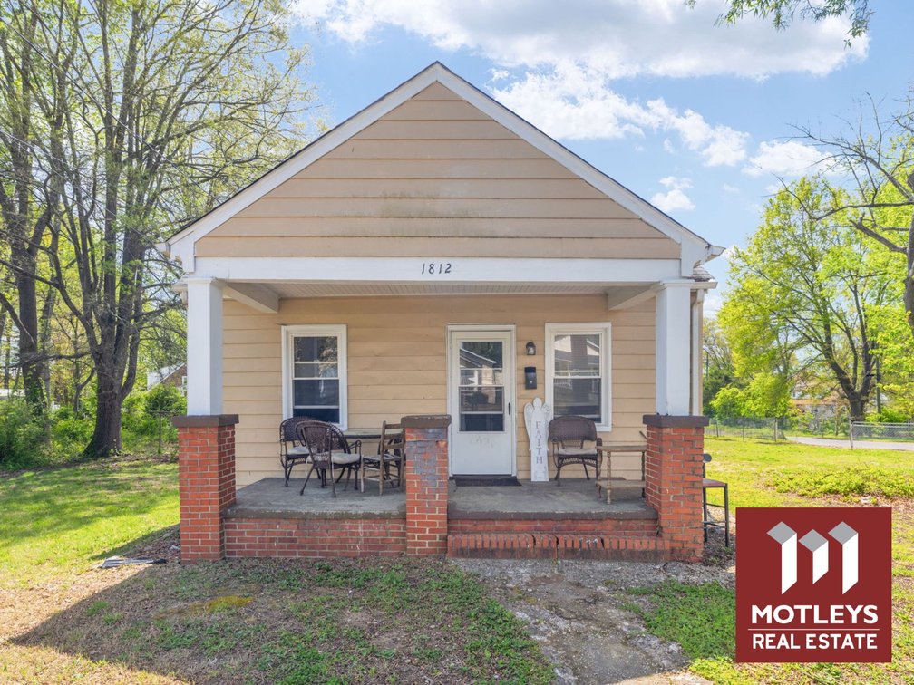 Public Auction | Online & Onsite | 2 BR/1 BA Rancher w/ Front Porch | 912± SF | Revenue Generating | Bellemeade Neighborhood | 1812 Harwood Street | Richmond, VA