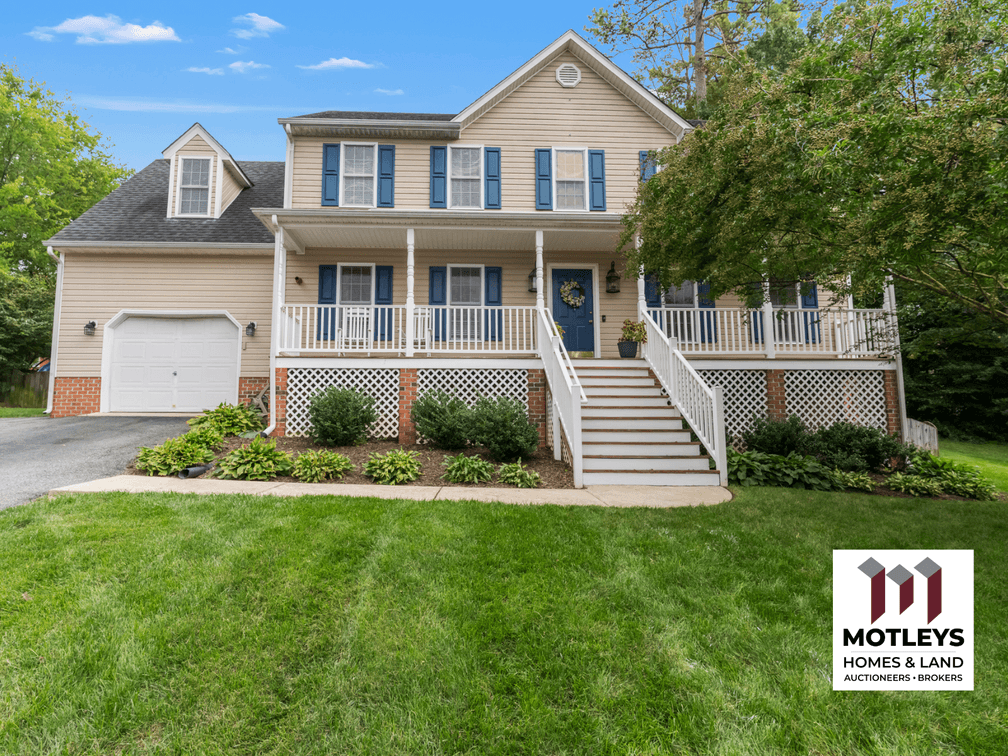 For Sale | 5 BR/3.5 BA Traditional 2,286 SF Home | 6013 Summerhouse Ct | 23112