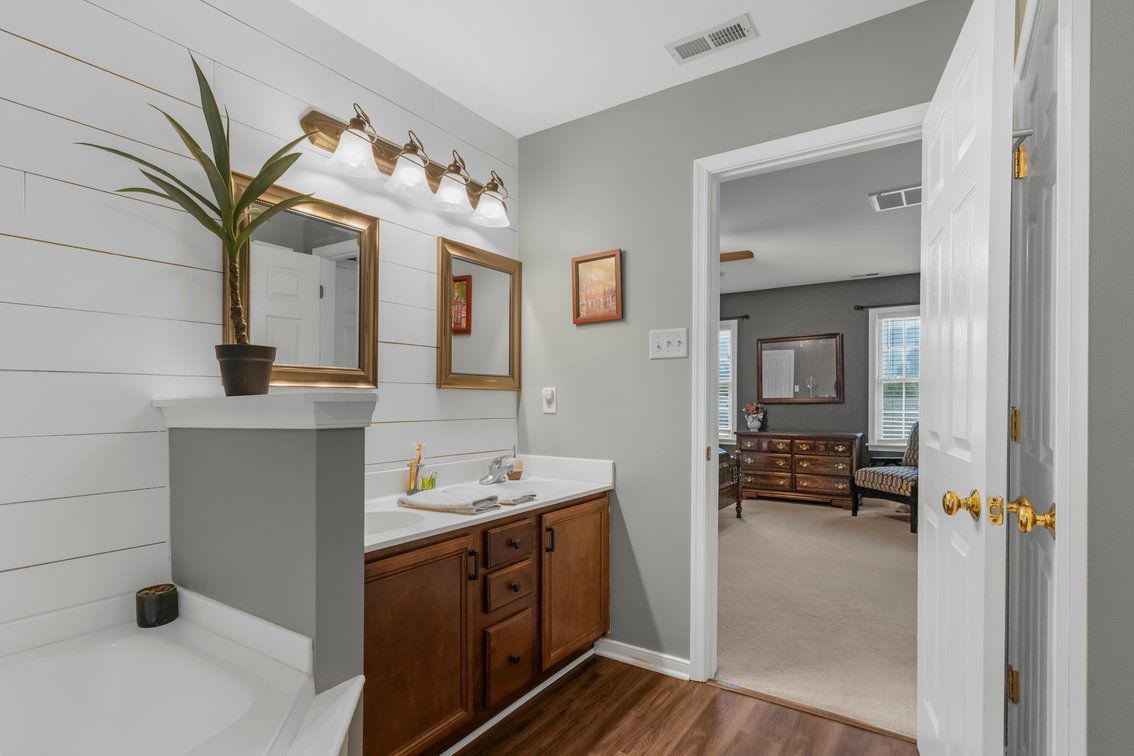 Image for For Sale | 5 BR/3.5 BA Traditional 2,286 SF Home | 6013 Summerhouse Ct | 23112