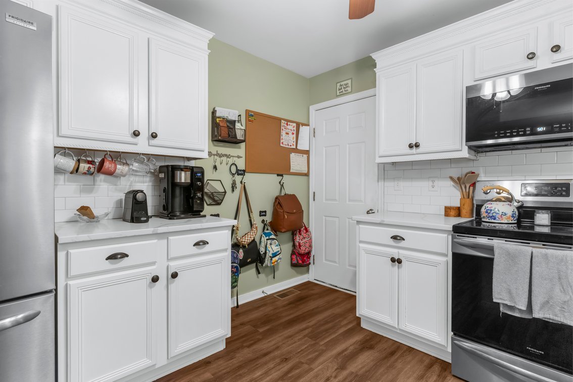 Image for For Sale | 5 BR/3.5 BA Traditional 2,286 SF Home | 6013 Summerhouse Ct | 23112