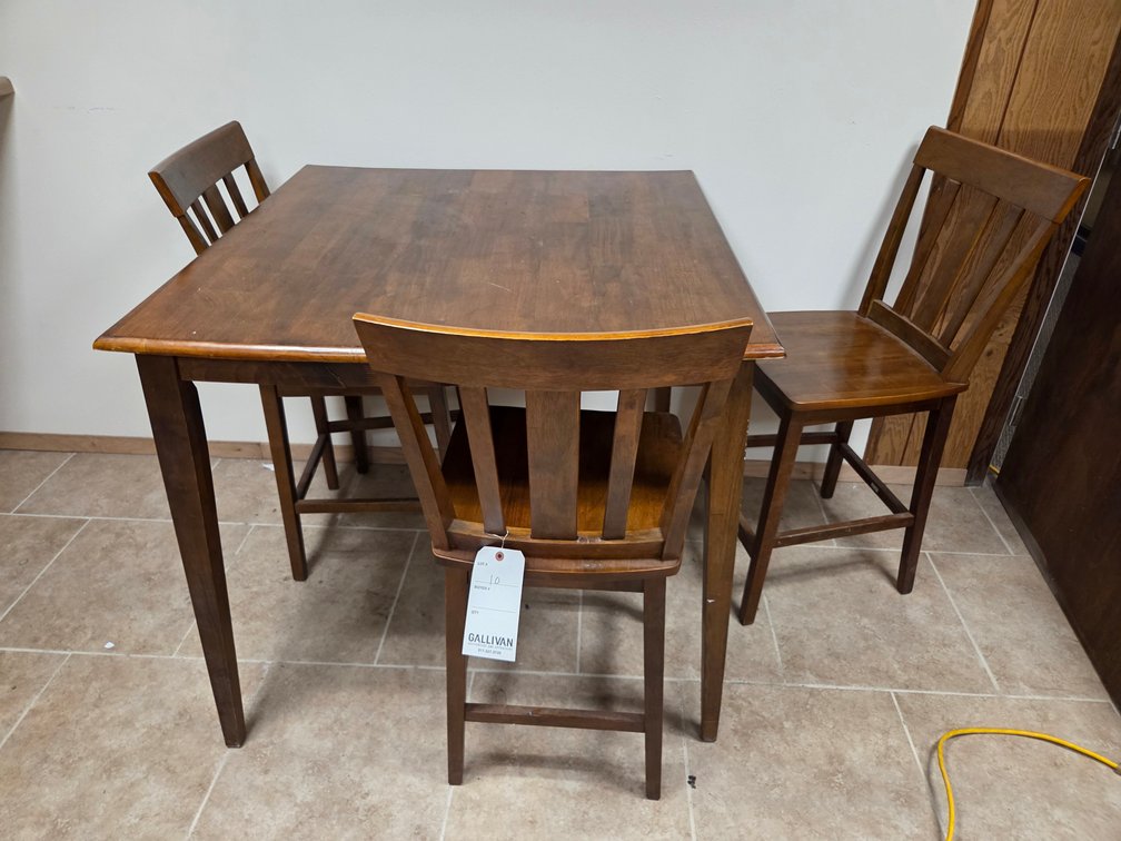 TABLE, W/ CHAIRS