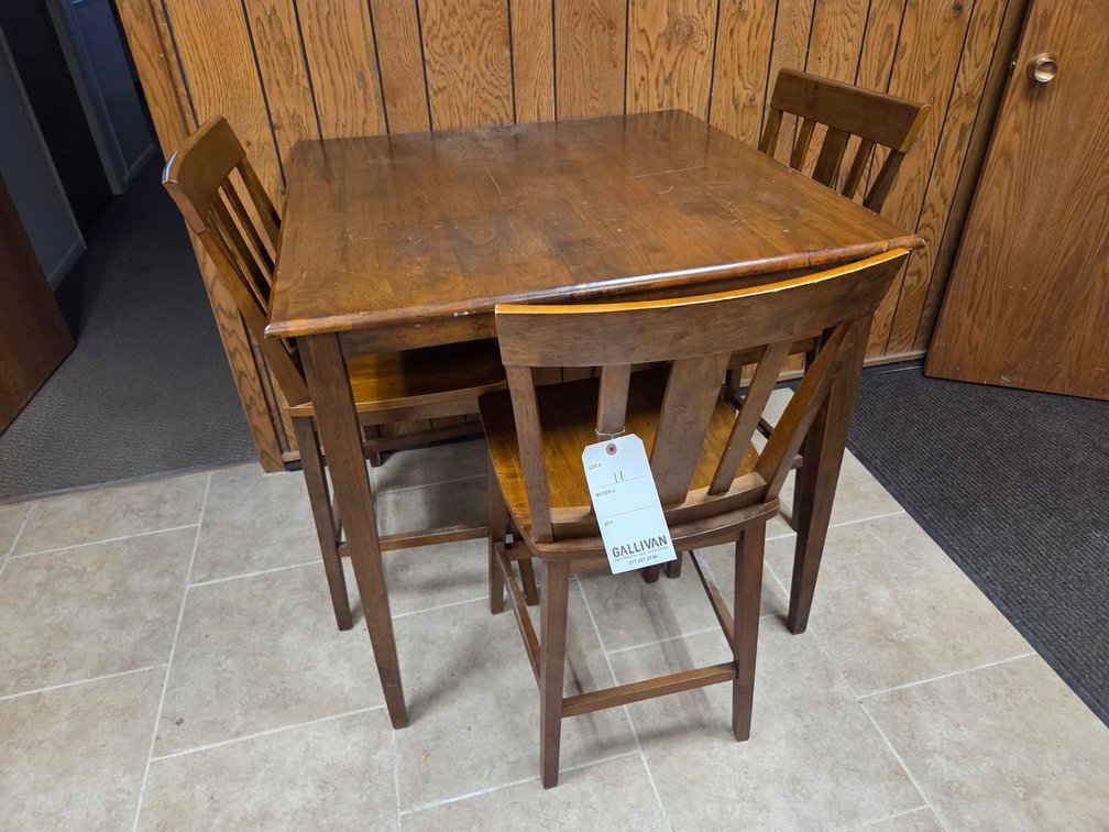 TABLE, W/ CHAIRS