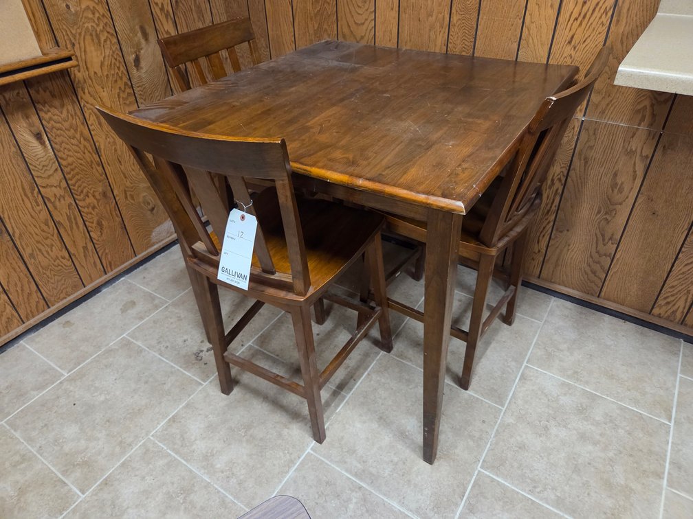 TABLE, W/ CHAIRS