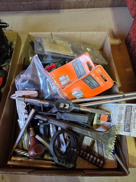 FLAT OF VARIOUS TOOLS