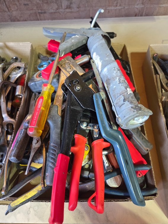 FLAT OF VARIOUS TOOLS