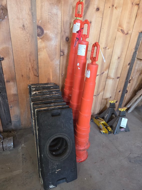 GROUP OF SAFETY DELINEATOR POSTS, W/ BASE
