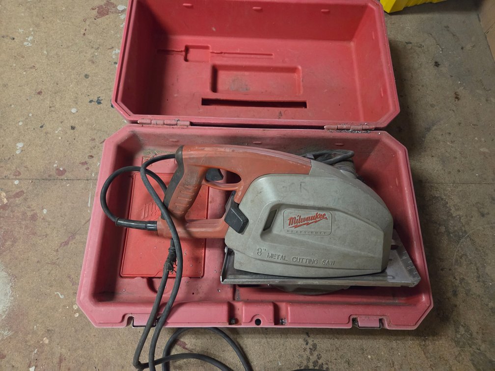 HEAVY DUTY METAL CUTTING SAW, MILWAUKEE