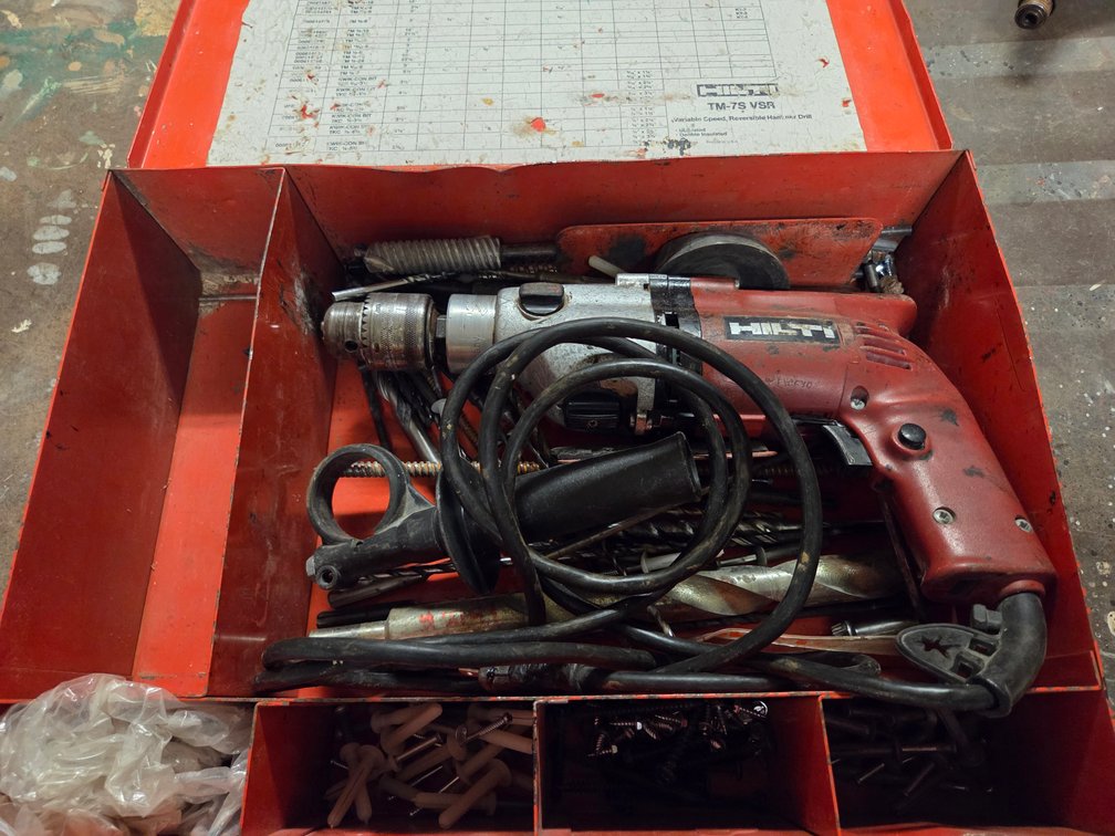 ROTARY HAMMER DRILL, HILTI