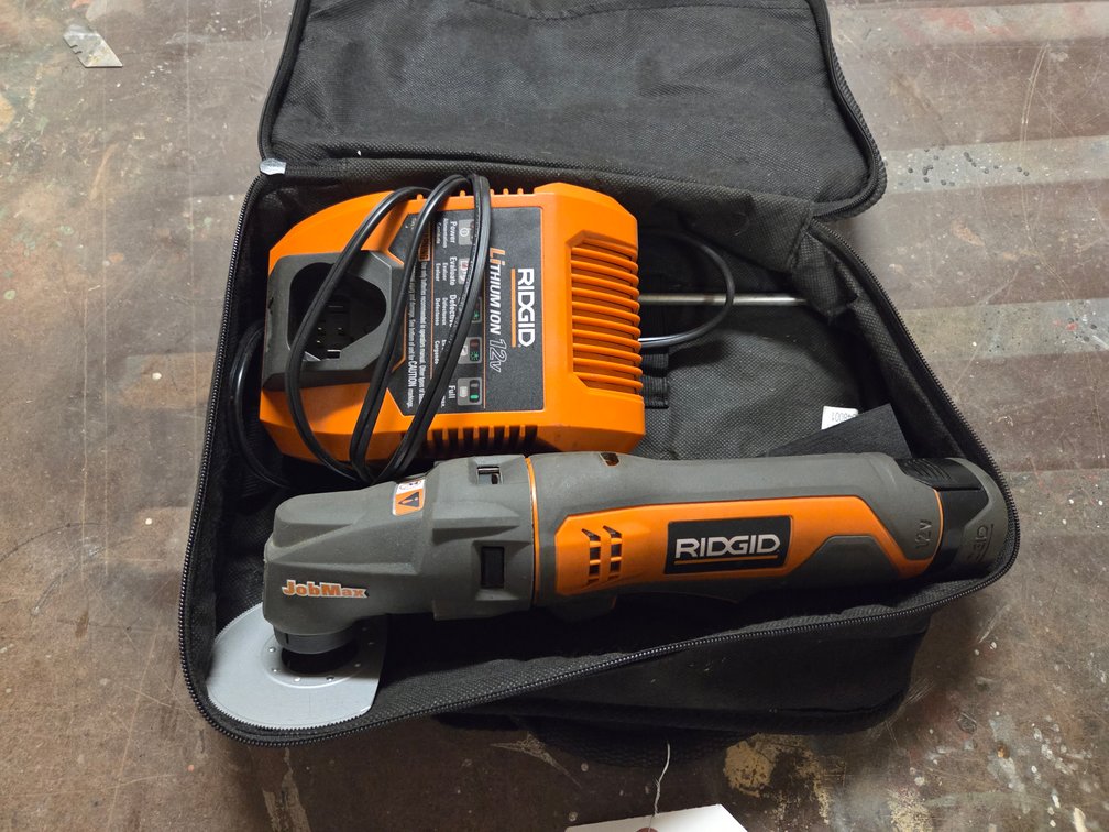 CORDLESS OSCILLATING TOOL