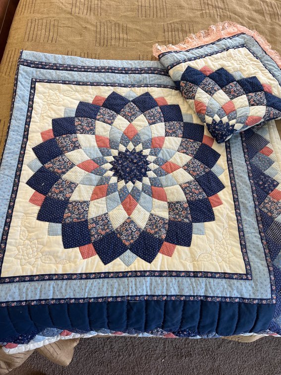 Quilt with Wall Hanging