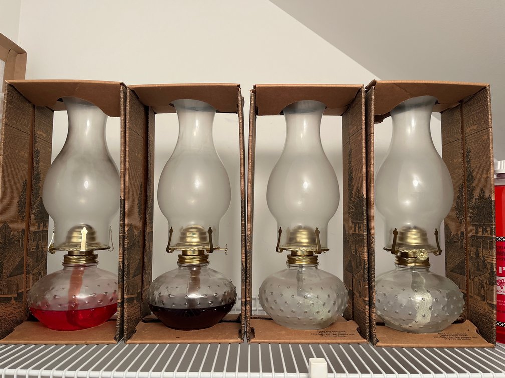 4 Kerosene Lamps with oil