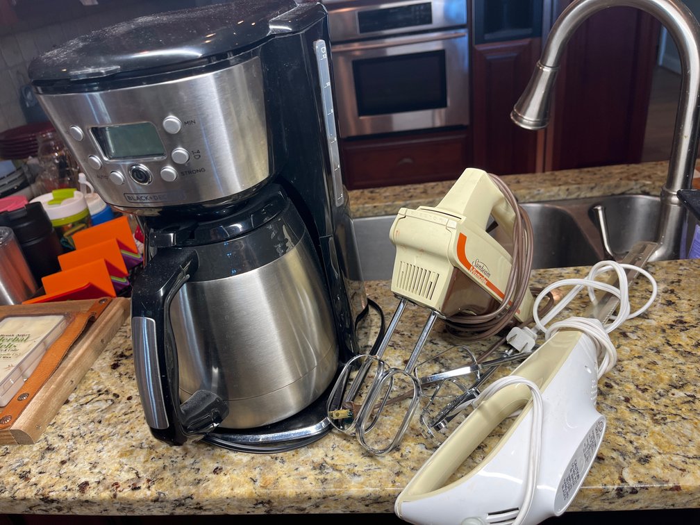 Black + Decker Coffee Pot/ Sunbeam Mixer/ Electric Knife