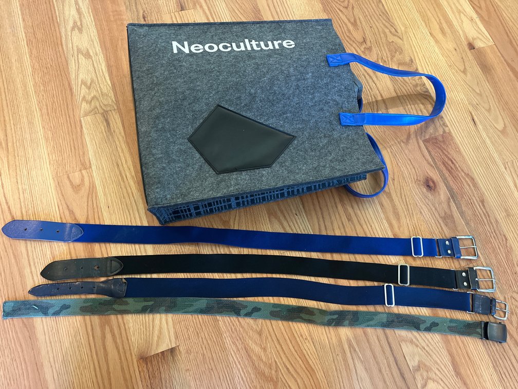 Bag with 4 Elastic Belts