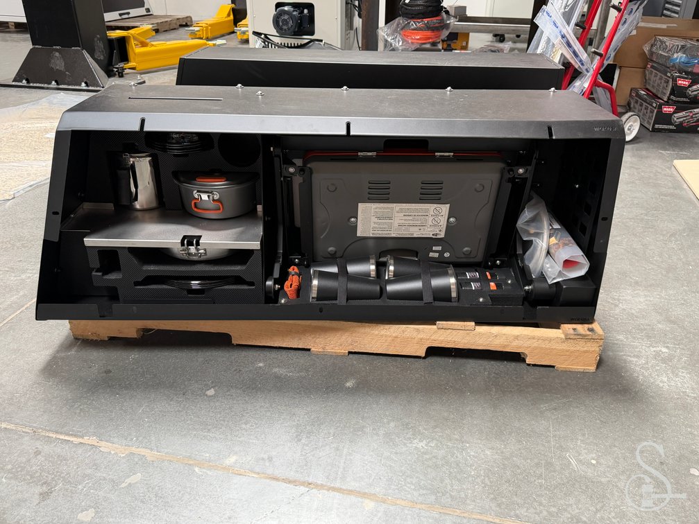 Overlanding Camp Kitchen & Storage Equipment