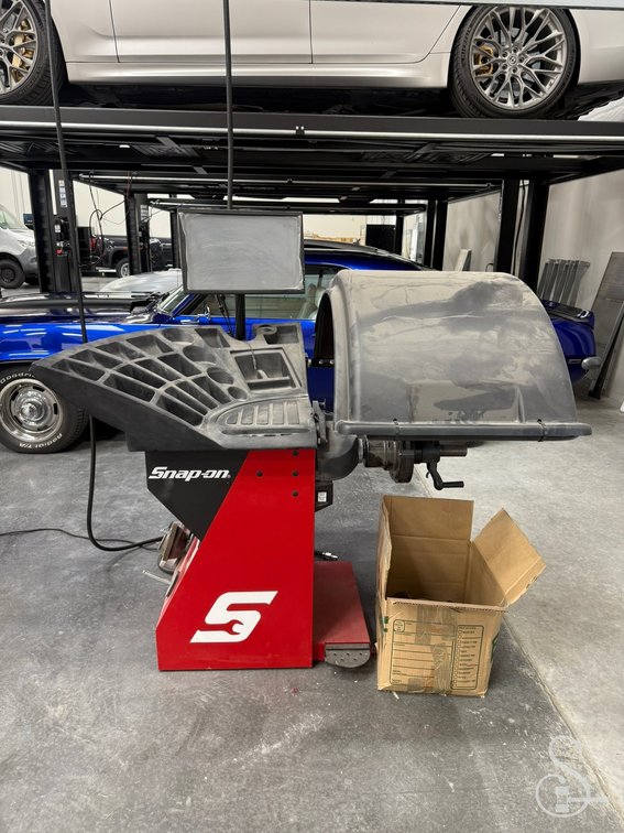 Snap-on EEWB334A Wheel Balancer