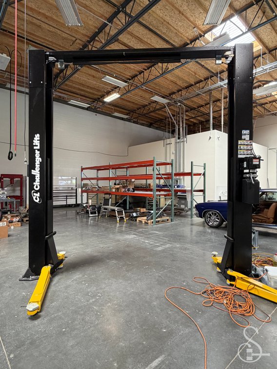 Challenger Lifts CL10V3 10,000-Lb 2-Post Automotive Lift