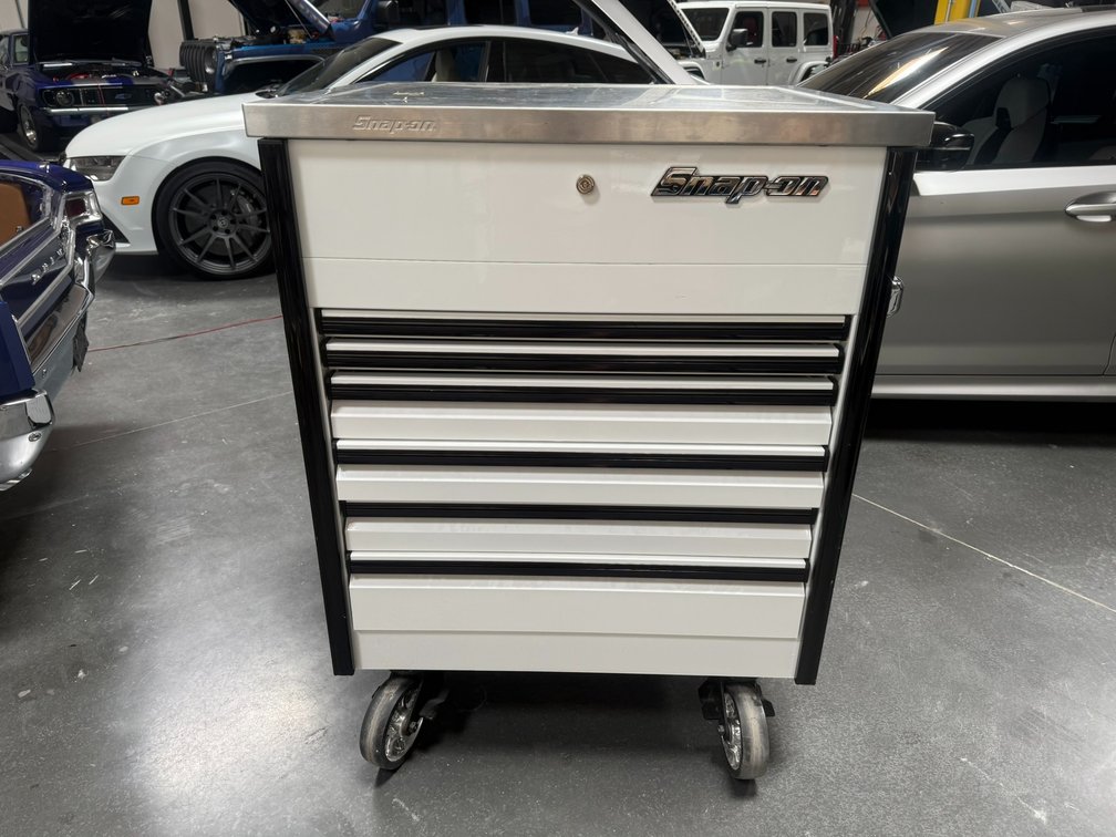 Snap-on White Rolling Tool Cabinet