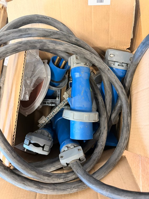 Heavy-Duty 8 AWG Cable and Pin-and-Sleeve Connectors